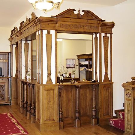 Hotel Castel Royal Mosnita Noua Bagian luar foto