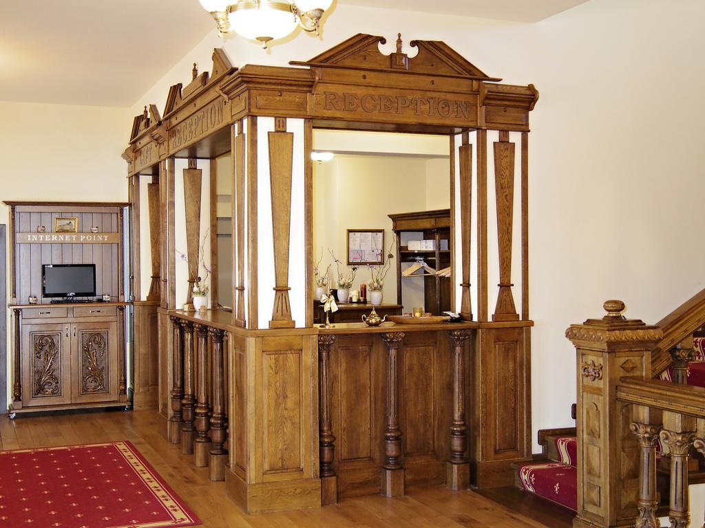 Hotel Castel Royal Mosnita Noua Bagian luar foto