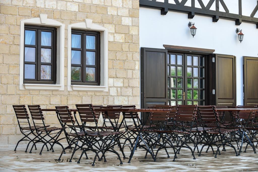 Hotel Castel Royal Mosnita Noua Bagian luar foto