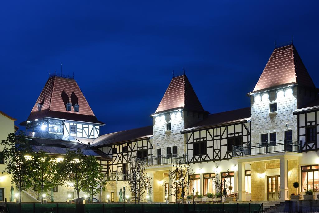 Hotel Castel Royal Mosnita Noua Bagian luar foto