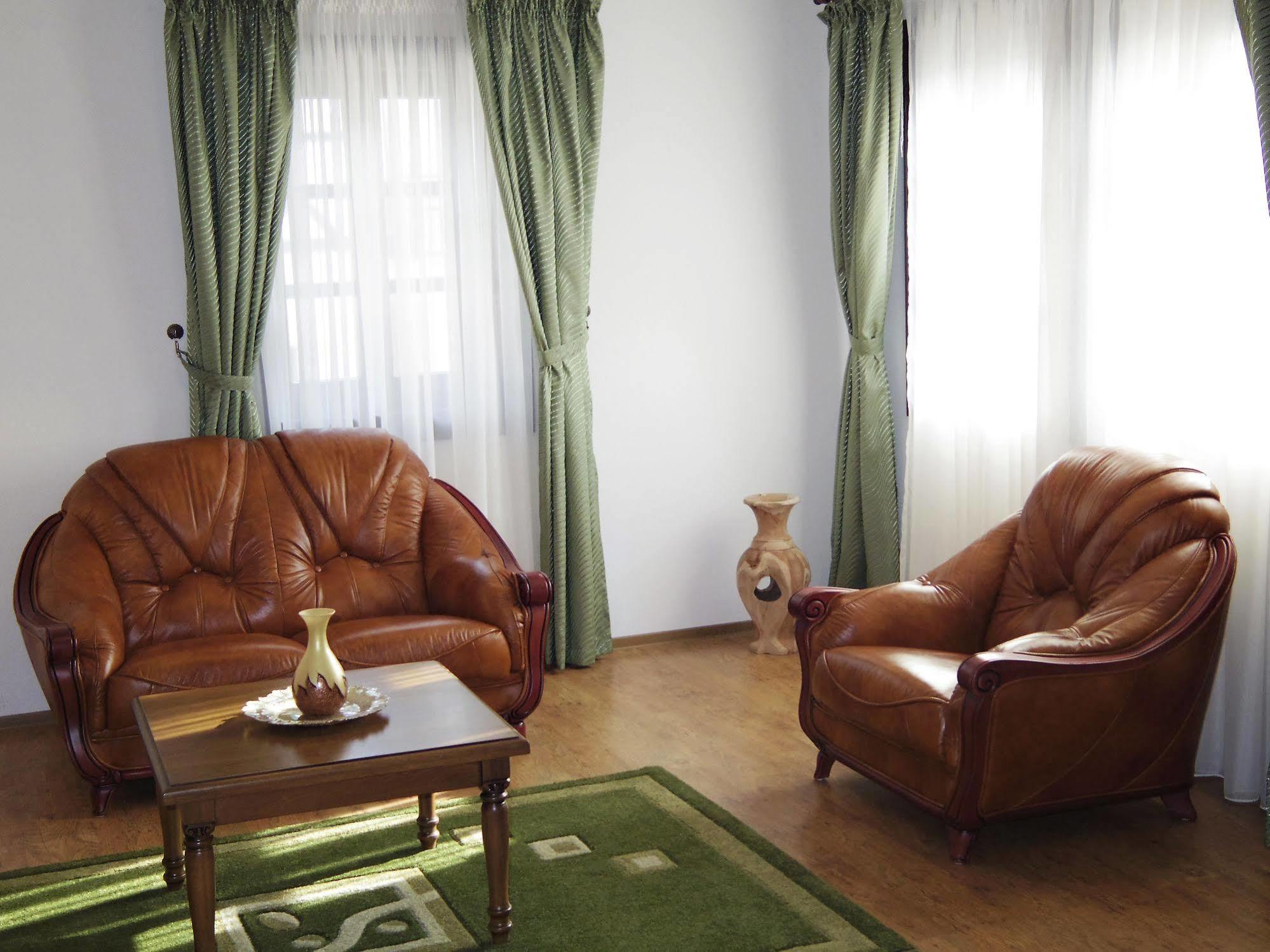 Hotel Castel Royal Mosnita Noua Bagian luar foto
