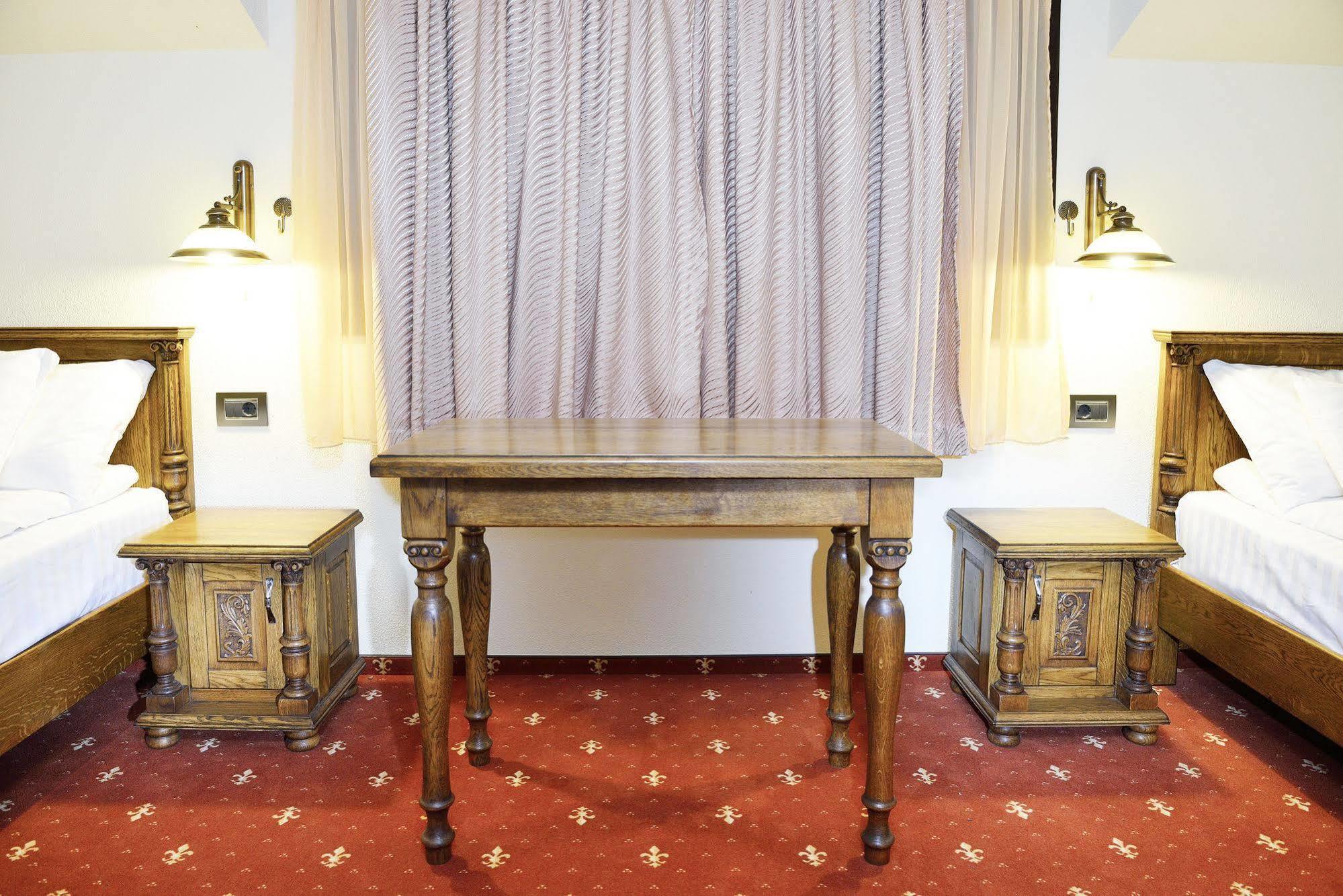 Hotel Castel Royal Mosnita Noua Bagian luar foto