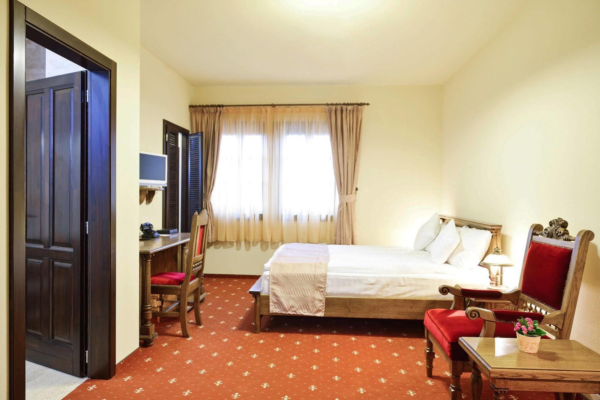Hotel Castel Royal Mosnita Noua Bagian luar foto
