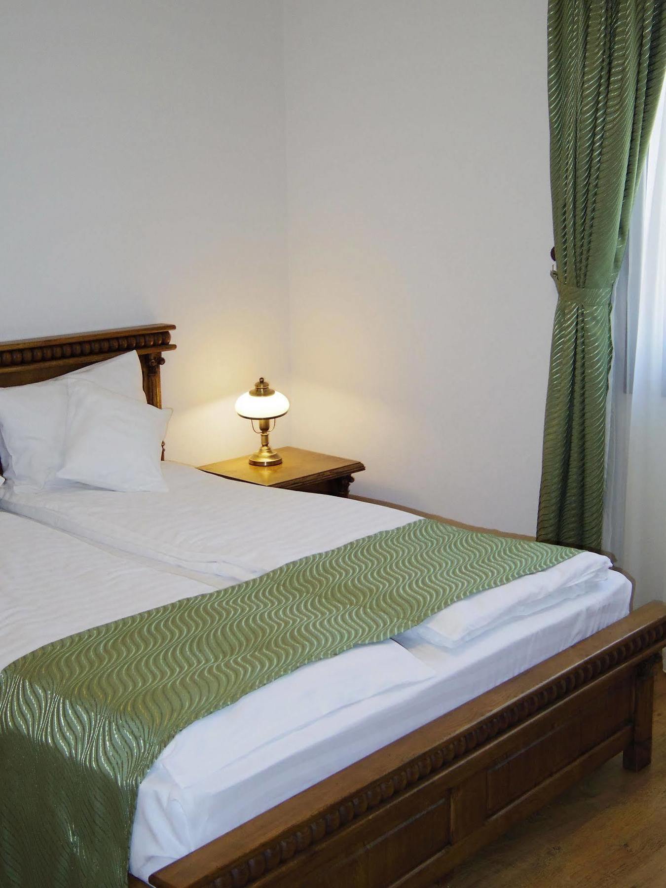 Hotel Castel Royal Mosnita Noua Bagian luar foto