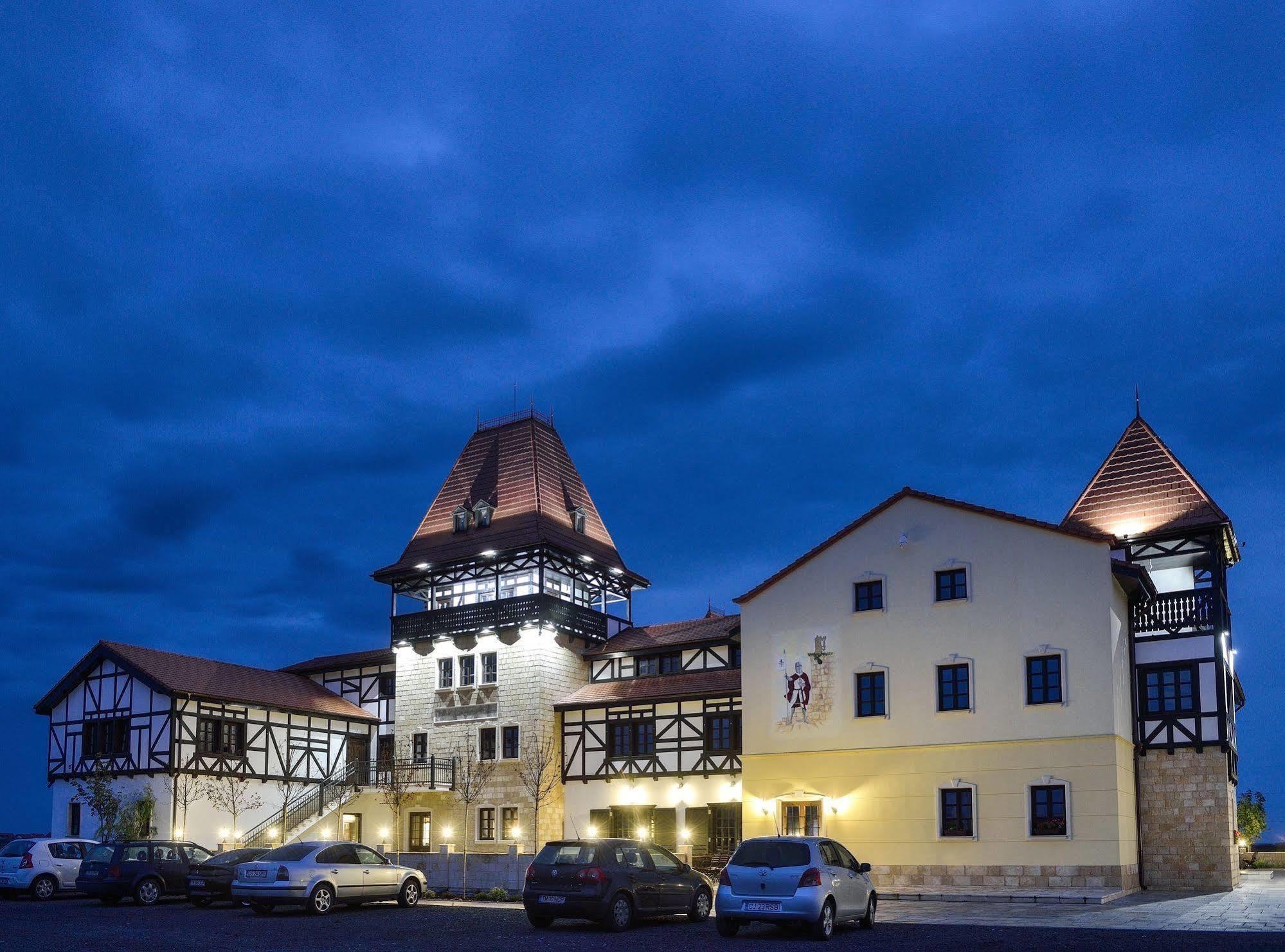 Hotel Castel Royal Mosnita Noua Bagian luar foto