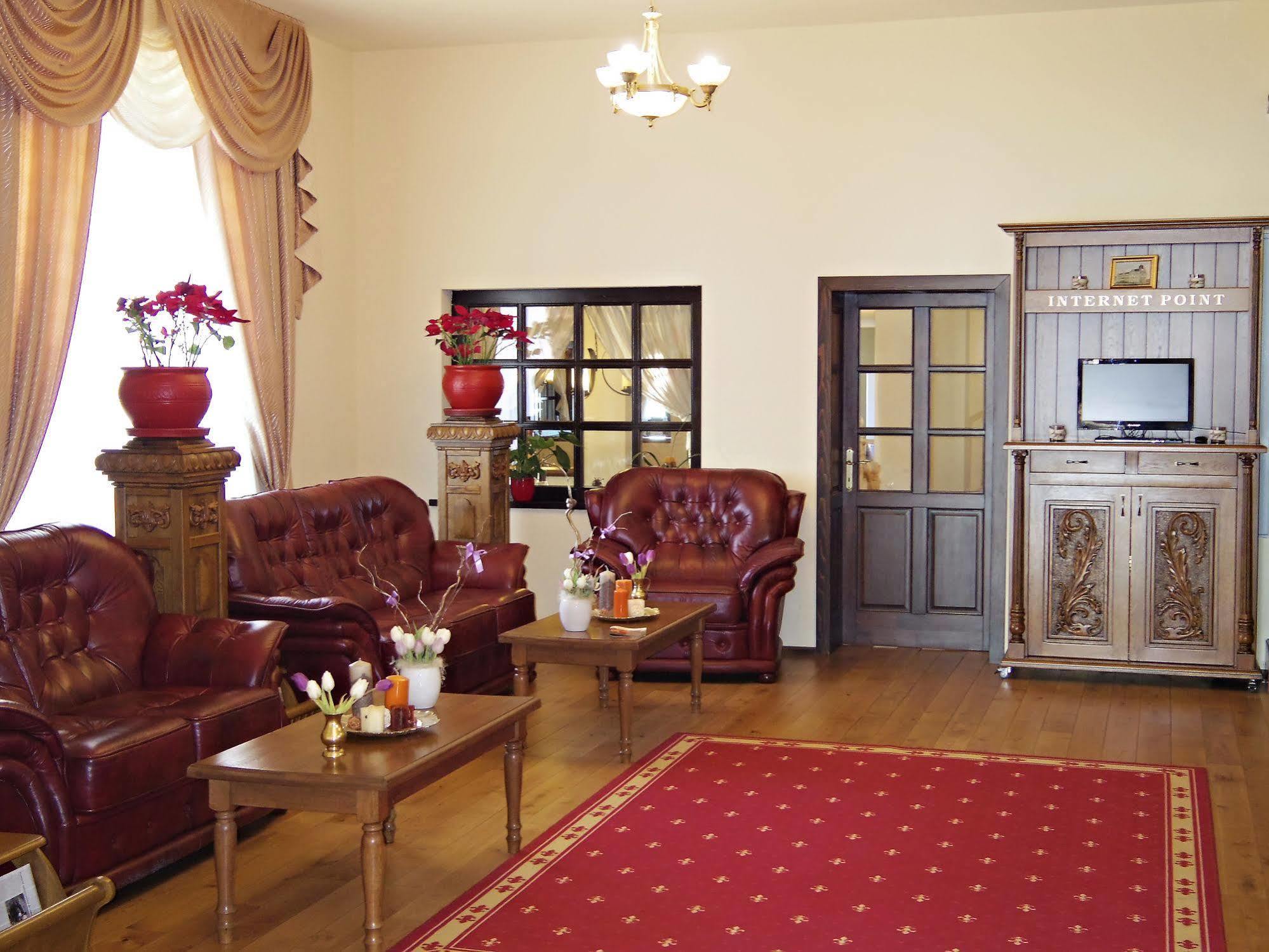 Hotel Castel Royal Mosnita Noua Bagian luar foto
