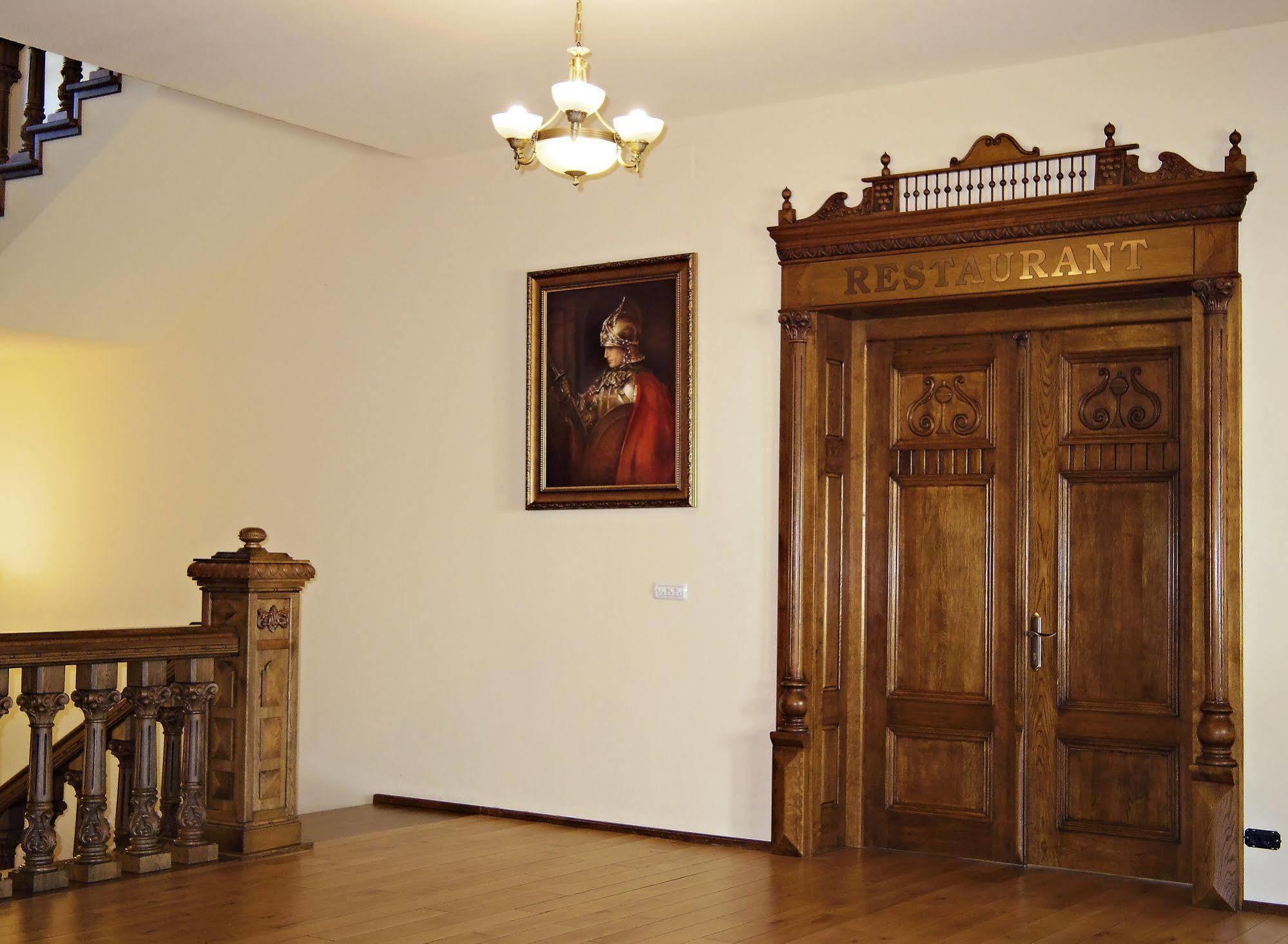 Hotel Castel Royal Mosnita Noua Bagian luar foto